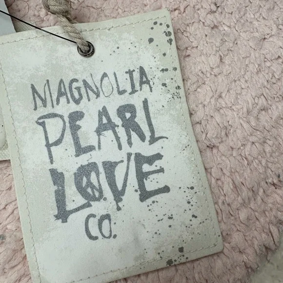 Magnolia Pearl - Picture 2 of 2